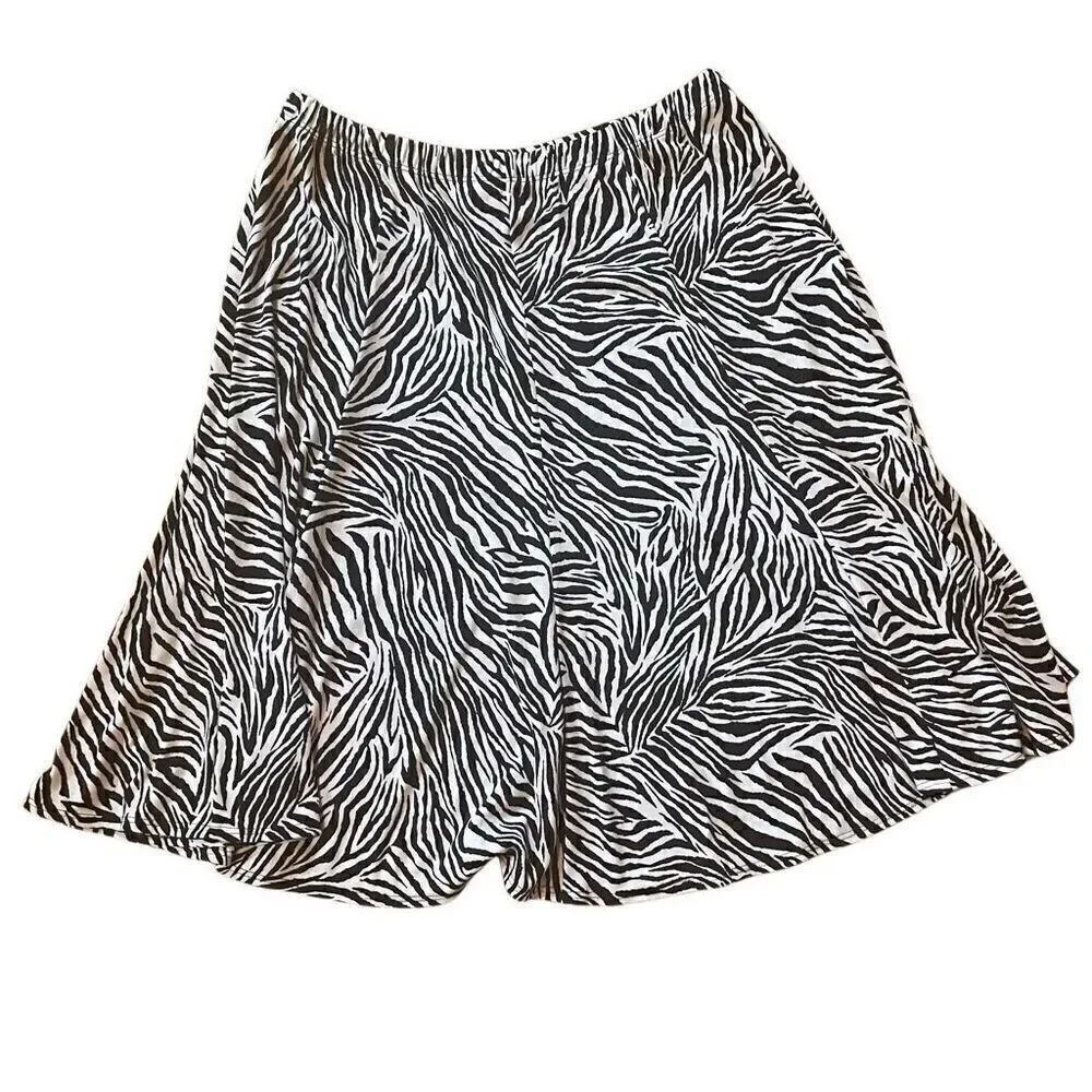 ADDITIONS BY CHICO’S | black and white pattern pull on skirt size 2 or L